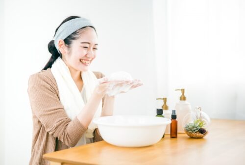 すっぴんの女性の写真